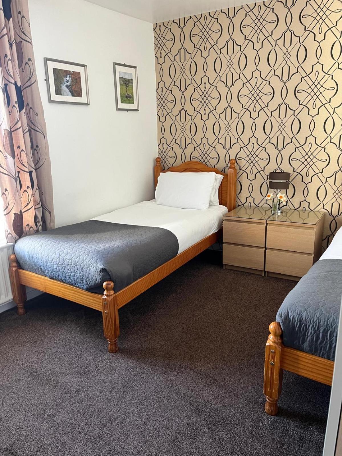 Smugglers Hotel Бриксам Екстериор снимка